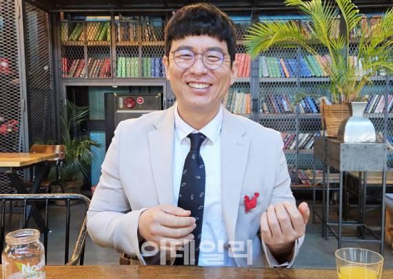 오지석 엑소텍코리아 부사장이 17일 경기 파주시 엑소텍 차세대 데모센터 개소식 후 이데일리와 인터뷰에서 사업에 대해 설명하고 있다.(사진=김범준 기자)