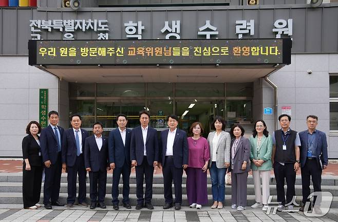 전북도의회 교육위원회가 전북도교육청 소속 직속기관인 학생수련원을 방문해 집라인 등 안전시설을 점검했다.(의회제공. 재판매 및 DB금지)2025.6.17/뉴스1