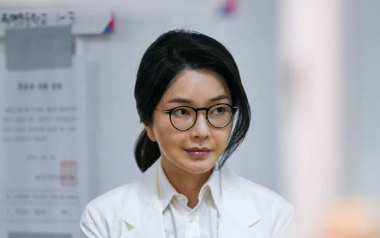 투표 순서 기다리는 김건희 여사. 연합뉴스