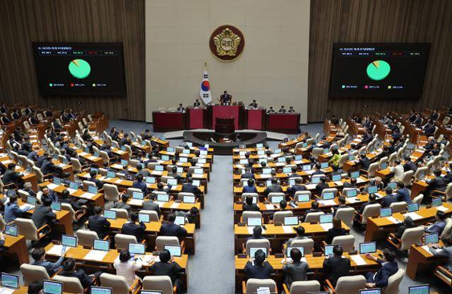 지난달 1일 서울 여의도 국회에서 13조8,000억 원 규모 '2025년도 제1회 추가경정예산안'이 통과됐다. 새 정부는 오는 19일 국무회의에서 20조 원대의 2차 추경예산안을 논의할 것으로 알려져 있다. 연합뉴스