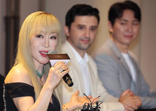 세계적 소프라노 조수미는 16일 서울 소공동 더플라자호텔에서 열린 기자간담회에서 “프랑스 최고의 문화예술공로훈장을 받는다는 건 음악가들에게 엄청난 영예”라며 “개인의 성과가 아니라 대한민국의 영광이라 생각한다”고 말했다. 뉴스1