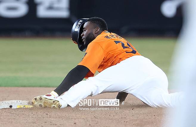 ▲ 플로리얼은 올 시즌 장점과 단점을 모두 보여주며 아슬아슬한 평가를 받아왔다ⓒ곽혜미 기자