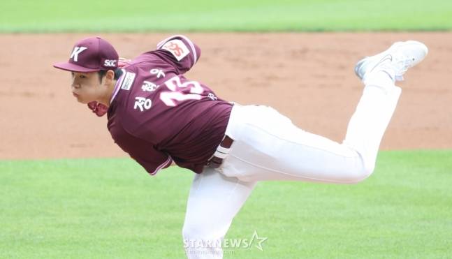 15일 두산전 역투하는 정현우. /사진=김진경 대기자