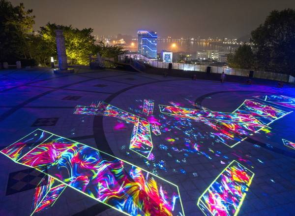 우리나라 최초의 서구식 공원인 자유공원이 '모던 나이트&비비디 파크'를 주제로 한 야간경관 명소화 사업을 완료했다. <사진=중구 제공>