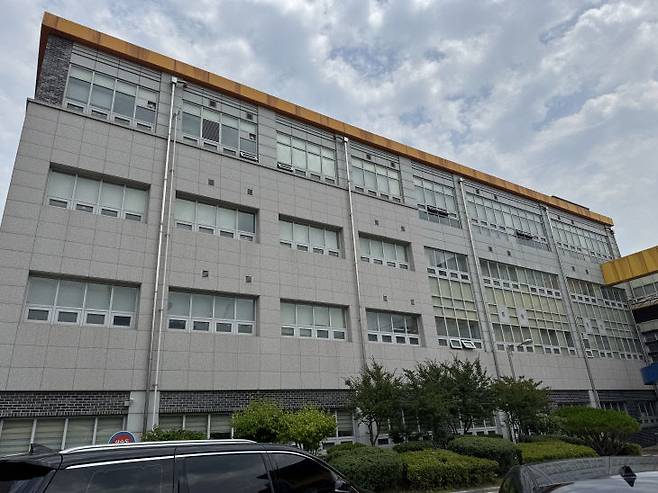 17일 오전 대전 가원학교 4층 교실에서 진동이 발생한 가운데 에어컨 실외기가 그 원인으로 지목됐으나 다음날인 18일엔 에어컨 가동 시엔 진동이 감지되지 않았다. 임효인 기자