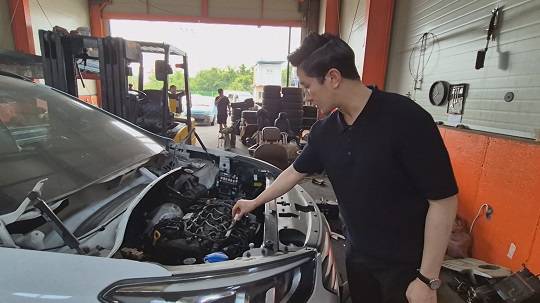 도난당한 피해 차량. 쓸 수 있는 부품은 모두 해체됐고 사용할 수 없어 방치 중이다.