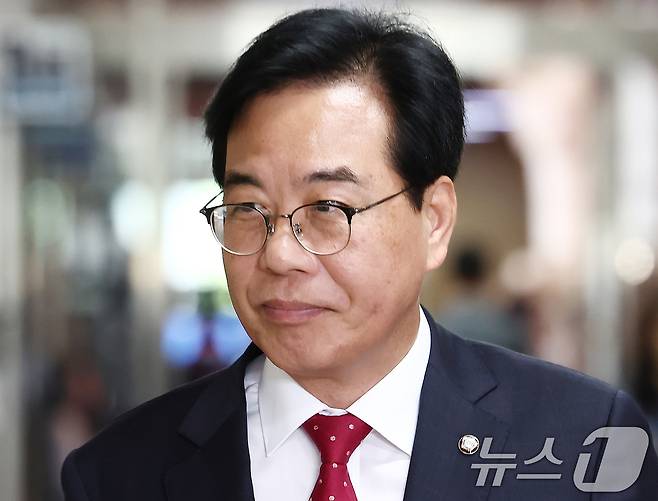 송언석 국민의힘 원내대표가 18일 오전 서울 여의도 국회에서 열린 4선 이상 의원 간담회에 참석하고 있다. 2025.6.18/뉴스1 ⓒ News1 김민지 기자