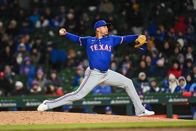 CHICAGO, ILLINOIS - APRIL 07: Gerson Garabito #58 of the Texas Rangers pitches during the sixth inning of the game against the Chicago Cubs at Wrigley Field on April 7, 2025 in Chicago, Illinois. Abigail Dean/Getty Images/AFP (Photo by Abigail Dean / GETTY IMAGES NORTH AMERICA / Getty Images via AFP)
<저작권자(c) 연합뉴스, 무단 전재-재배포, AI 학습 및 활용 금지>