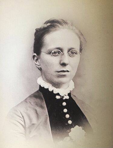 로제타 홀 의사 선교사. 그녀는 평양에서 하루 네 차례 6개월 된 아기를 보여주며 전도에 나서기도 했다.