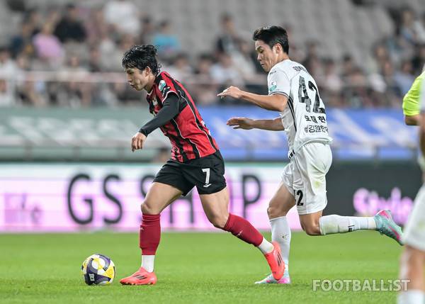 정승원(왼쪽, FC서울), 모재현(강원FC). 서형권 기자