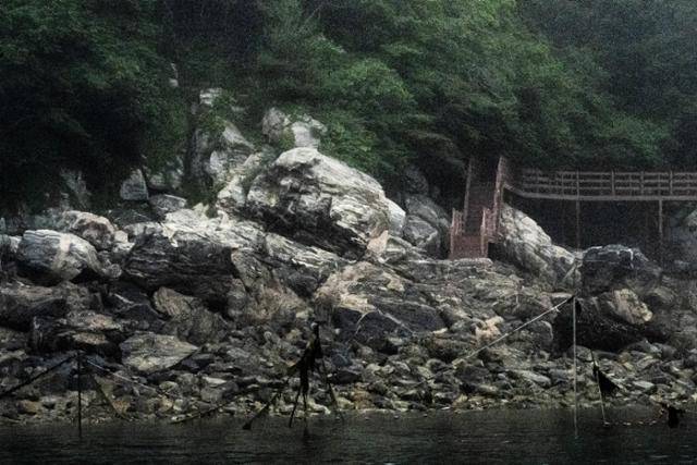 인천 대이작도에 있는 한반도 최고령 바위.