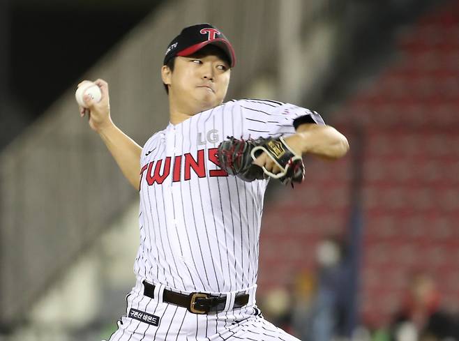 LG 소속 당시 고우석의 투구 모습. IS 포토