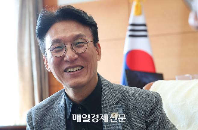 김민석 총리 후보자가 18일 서울 종로구 금융감독원 연수원에 마련된 인사청문회 준비 사무실에서 매일경제와 인터뷰하고 있다. 이승환 기자