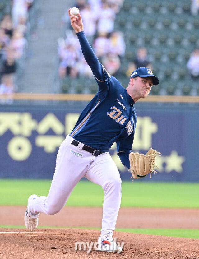 2025년 6월 17일 오후 서울 잠실구장에서 진행된 '2025 신한 SOL뱅크 KBO 리그' NC 다이노스와 LG 트윈스의 경기. NC 선발투수 라일리가 역투하고 있다./유진형 기자