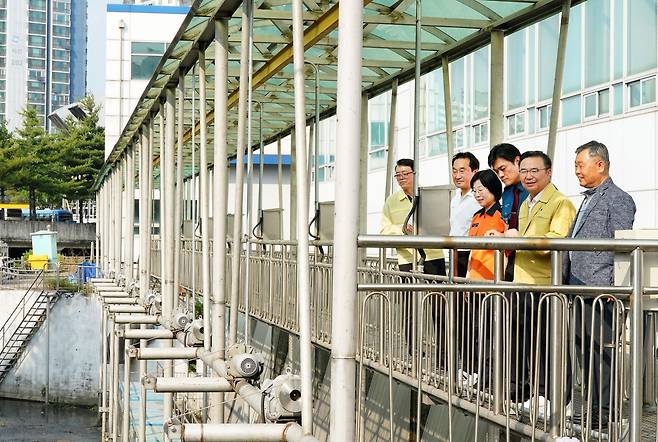 수상 시설 점검