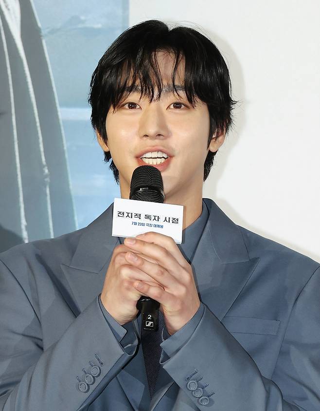배우 안효섭이 17일 서울 광진구 롯데시네마 건대입구점에서 열린 영화 ‘전지적 독자 시점’ 제작보고회에서 인사말을 하고 있다. <연합뉴스>