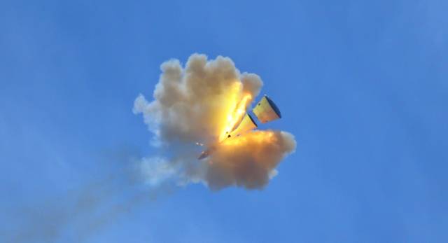 17일 중국 북서부 영공에서 중국의 차세대 유인 우주선 멍저우의 탈출 비행 시험이 이뤄지고 있다. EPA신화