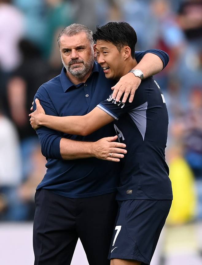 안지 포스테코글루 감독(왼쪽)과 손흥민. 게티이미지코리아