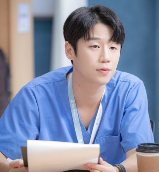 tvN ‘언젠가는 슬기로울 전공의 생활’에서 4년차 레지던트 구도원 역으로 인기를 얻은 배우 정준원.