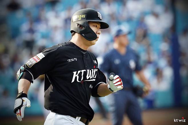 ▲ 이정훈은 강백호의 부상 공백을 잘 메우며 kt 타선의 폭발력에 일조하고 있다 ⓒkt위즈