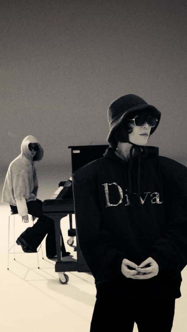 ▲ 빅나티가 악뮤 이찬혁과 함께 한 신곡 '뮤직'을 19일 발표한다. 아티스트로서 확고한 정체성을 다시 한번 증명할 빅나티 신곡 '뮤직'은 19일 오후 6시 공개된다. 제공|하이어뮤직