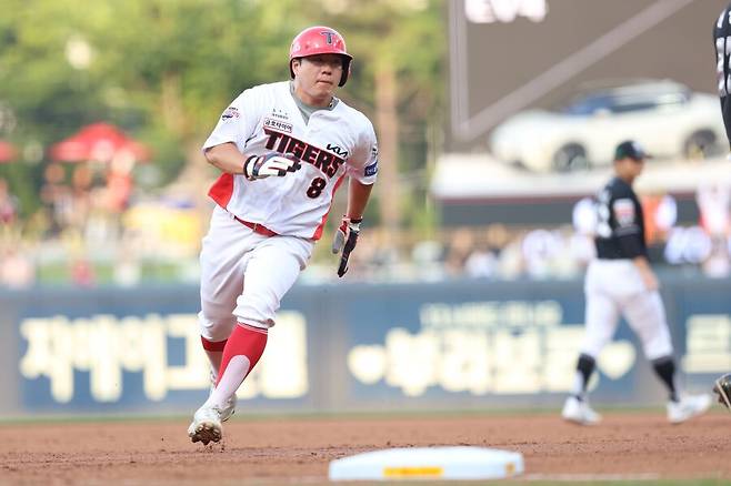 ▲ 하체 및 손 관리차 18일 광주 kt전 선발 라인업에서 제외된 이창진 ⓒKIA타이거즈