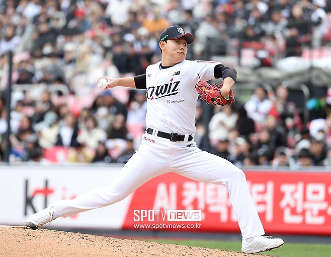 ▲ 6선발 체제가 완성되면 팔꿈치 수술 후 첫 풀타임 시즌인 소형준의 관리도 용이해질 수 있다 ⓒ곽혜미 기자
