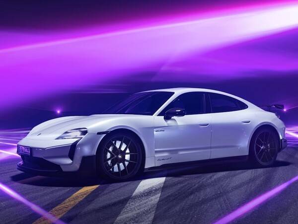 조현범 회장이 선택한 포르쉐 타이칸 S는 정지상태에서 100km/h까지 2.8초라는 경이로운 가속 성능을 보여준다. 사진=포르쉐