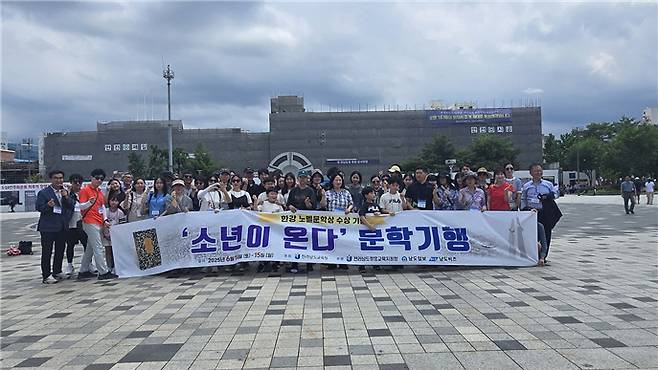 5·18민주광장 분수대에서 박관현 전남대총학생회장이 80년 5월16일 횃불대행진 후 분수대연단에서 연설했던 음성을 들었다.