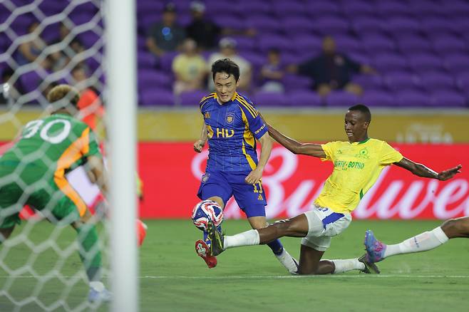 올랜도 Inter&co 스타디움(올랜도, 미국)/ 2025 피파 클럽월드컵/ 울산 HDFC vs 마멜로디 선다운스FC/ 울산 엄원상/ 슛팅/ 슛/ 사진 김정수