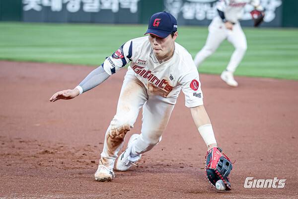 3회 고승민의 수비 장면. ⓒ롯데 자이언츠