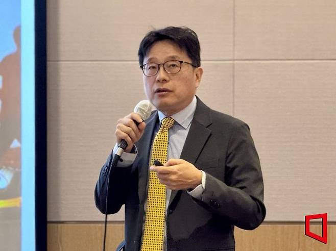 베스트셀러 'TSMC, 세계 1위의 비밀' 저자 린홍원 대만 비즈니스투데이 고문이 19일 한국기업거버넌스포럼이 서울 여의도 FKI타워에서 개최한 세미나에서 강연하고 있다. 장희준 기자