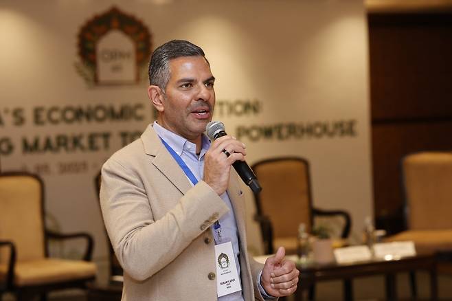 지난 12일 심장마비로 사망한 순제이 카푸르 소나 콤스타 회장. 사진=순제이 카푸르 엑스 캡처