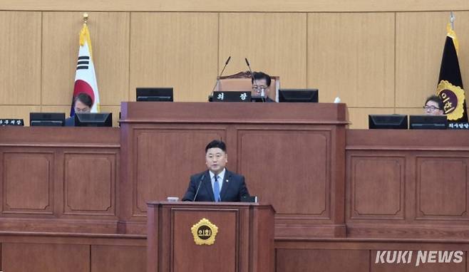 방진영 대전시의원이 19일 열린 대전시의회 제287회 제3차 본회의 5분자유발언을 통해 외삼-유성복합터미널 BRT 연결도로의 조속한 완공을 촉구하고 있다. 사진=이익훈 기자