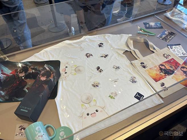 에코백과 티셔츠 DIY(Do It Yourself·직접 만들기) 체험.