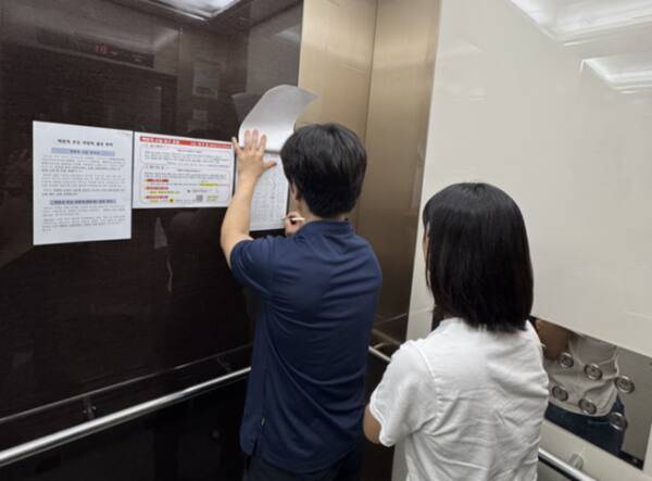 신분당선 백현마이스역 신설과 관련한 서명에 동참하고 있는 주민들. 독자 제공