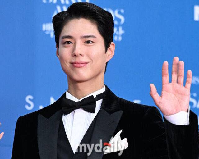 박보검이 허성태의 뺨을 때리고 고가의 스킨과 로션을 선물한 것으로 알려졌다. / 마이데일리 DB