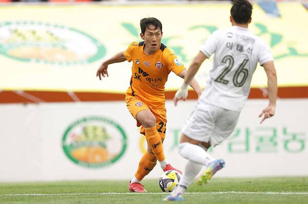 21일 포항과의 경기에 출전하게 될 경우 K리그1 통산 100경기 출전을 달성하는 안태현 (사진=제주SK FC)