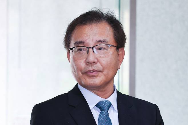 순직 해병 수사 방해 의혹 사건을 수사하는 이명현 특별검사가 20일 서울 서초구 사무실로 출근하며 취재진 질문에 답하고 있다. (사진=연합뉴스)