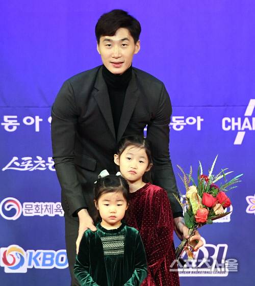 2019년의 박철우 코치와 소율, 시하. 스포츠서울 DB