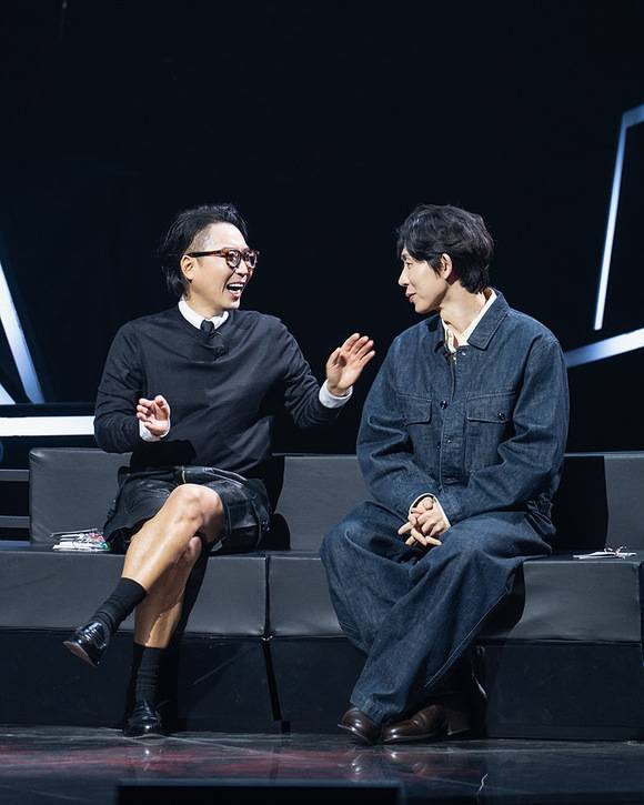 가수 겸 작곡가 정재형(왼쪽)과 코드 쿤스트가 '라이브 와이어' MC로 활약한다. /Mnet