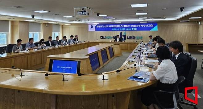 조용익 부천시장이 참석한 가운데 '중동 1기 신도시 재정비 마스터플랜 수립 용역' 착수 보고회를 하고 있다. 부천시