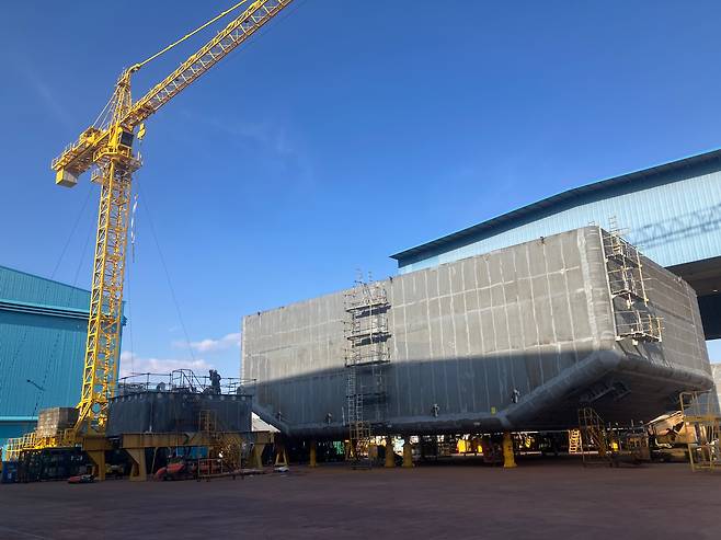 현대힘스 대불2공장에 놓인 독립형 탱크 상부. /오귀환 기자