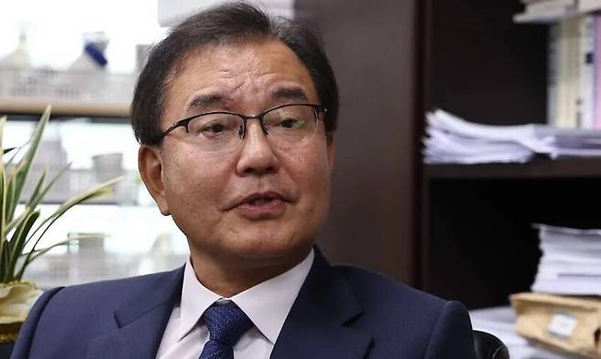 채상병 순직사건 외압 의혹을 수사할 이명현 특별검사가 지난 13일 서울 서초동 사무실에서 취재진과 인터뷰를 하고 있다. 연합뉴스