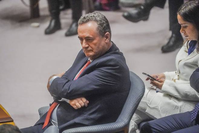 지난해 3월11일 이스라엘 카츠 이스라엘 국방장관이 유엔안전보장이사회 회의를 듣고 있다. AP연합뉴스