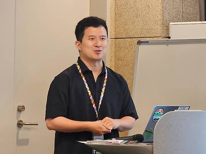 20일 서울 강남구 구글코리아 본사에서 열린 구글 제미나이 워크샵 'Teach me how to Gemini'에서 김기환 구글코리아 커뮤니케이션실 매니저가 제미나이 활용법을 설명하고 있다./사진=이찬종 기자