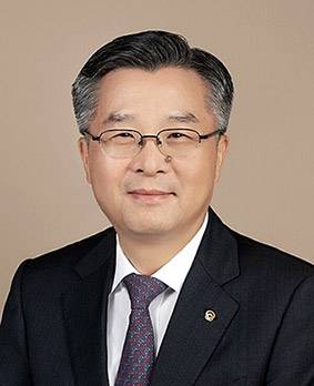 권혁웅 전 한화오션 대표가 한화생명 최고경영자를 맡는다./사진=한화그룹