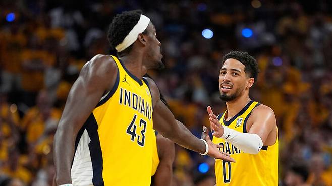 시아캄(왼쪽)과 할리버튼(오른쪽)