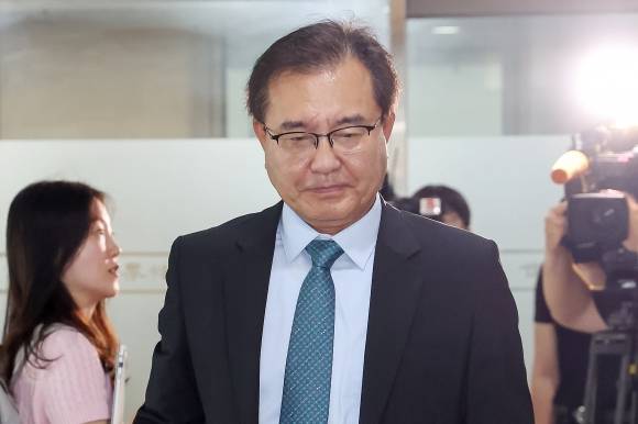 순직 해병인 채상병 사건의 수사 방해 의혹 수사를 맡은 이명현 특별검사가 20일 오전 서울 서초구 사무실로 출근하고 있다. 2025.6.20 뉴스1