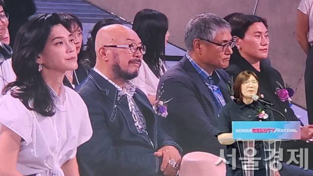 장미란 문체부 2차관이 19일 서울 DDP에서 열린 ‘2025 코리아뷰티페스티벌’ 개막식에 참석, 축사를 하고 있다. 최수문기자